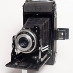 Ein Bild der analogen Kamera Zeiss Ikon Nettar 515/2 aus dem Jahre 1949/50